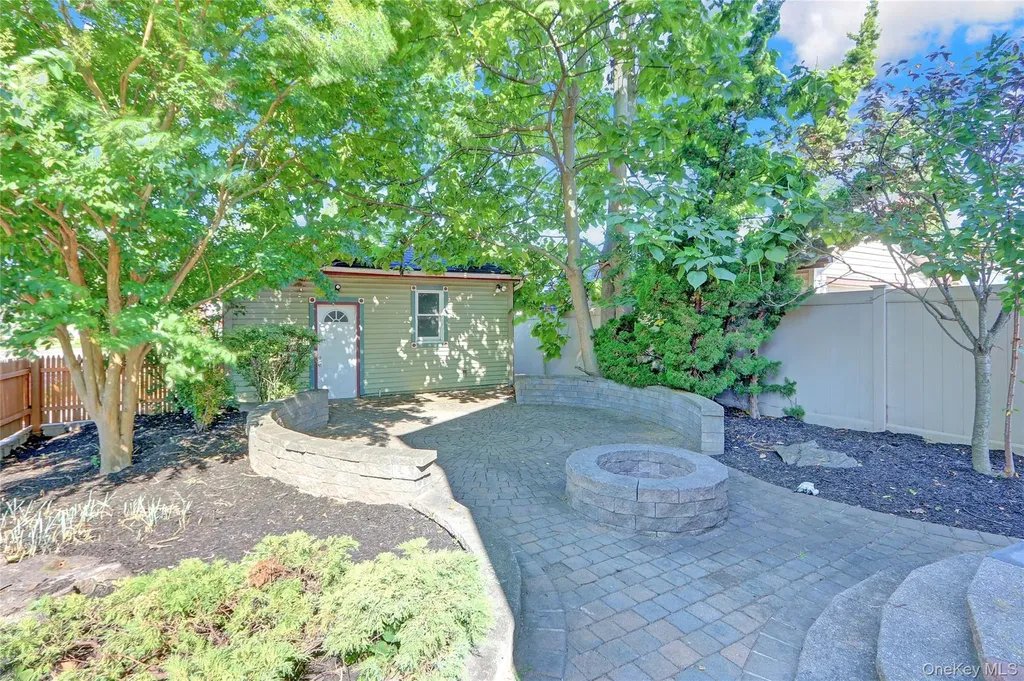 89 Rolling Street Lynbrook NY 11563