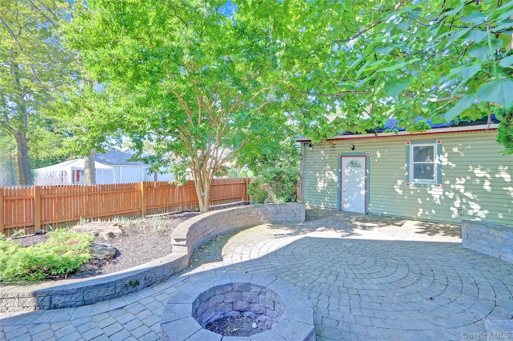 89 Rolling Street Lynbrook NY 11563