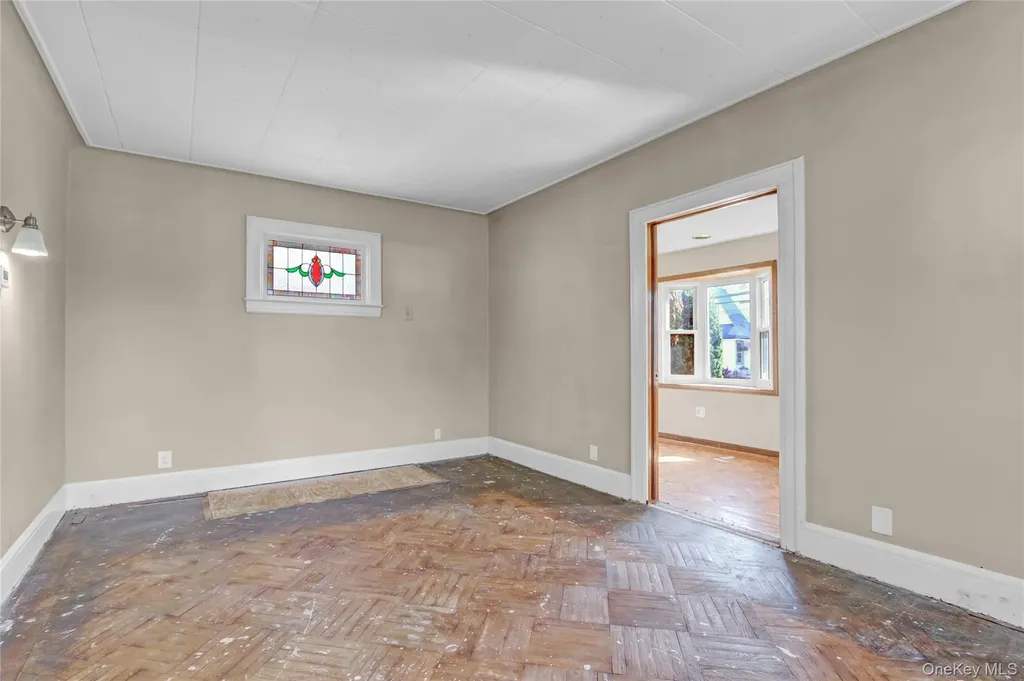 89 Rolling Street Lynbrook NY 11563