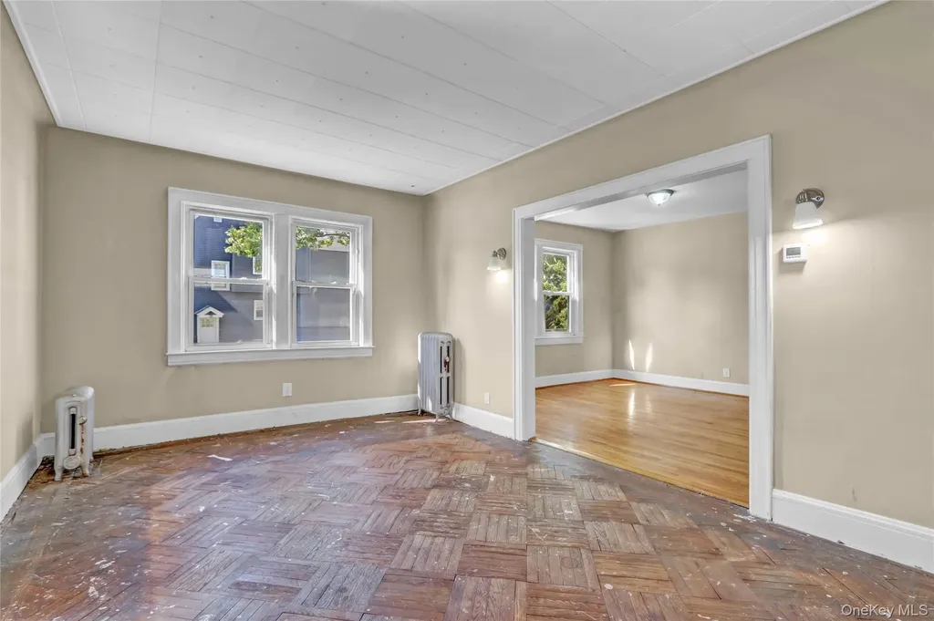 89 Rolling Street Lynbrook NY 11563