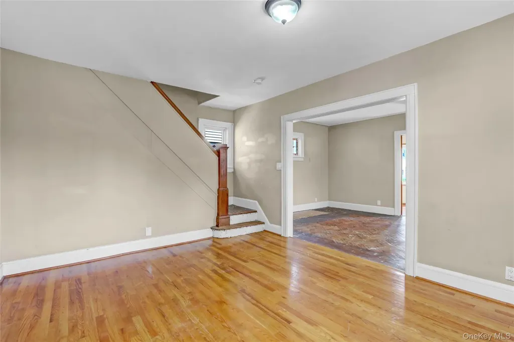 89 Rolling Street Lynbrook NY 11563