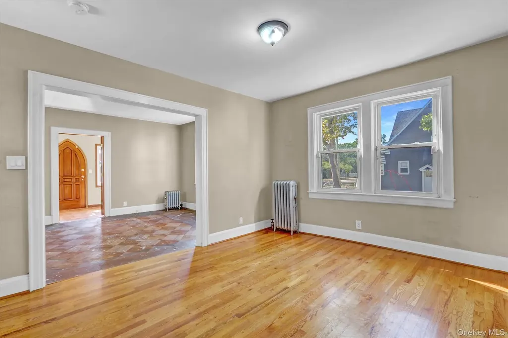 89 Rolling Street Lynbrook NY 11563