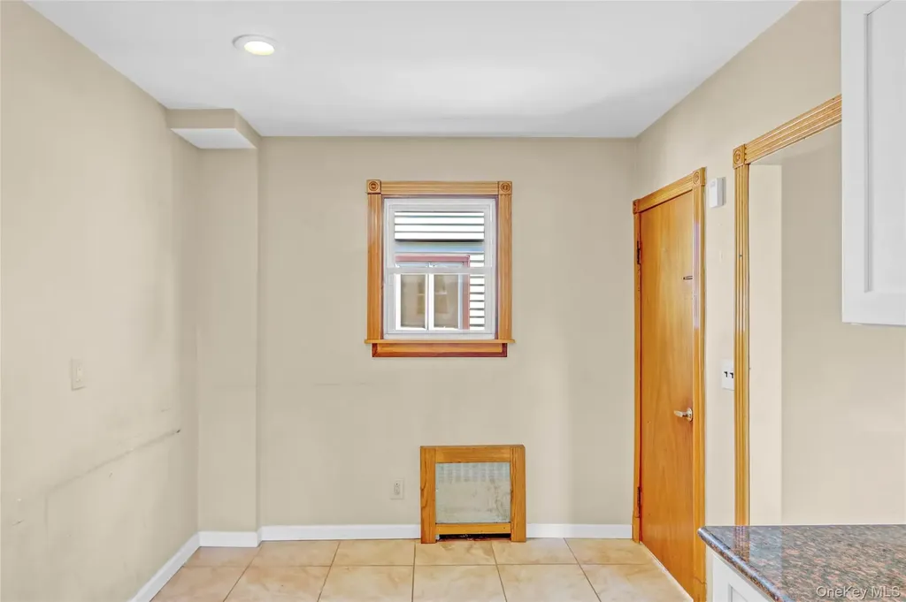 89 Rolling Street Lynbrook NY 11563