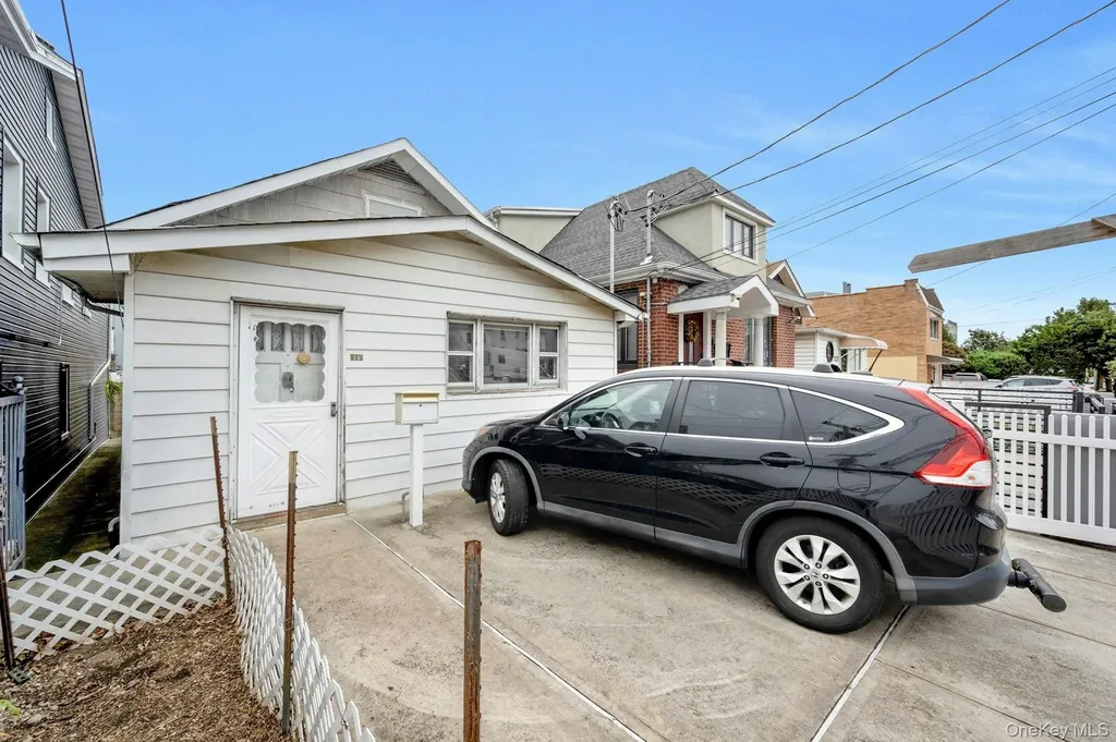 556 Ellsworth Avenue Bronx NY 10465