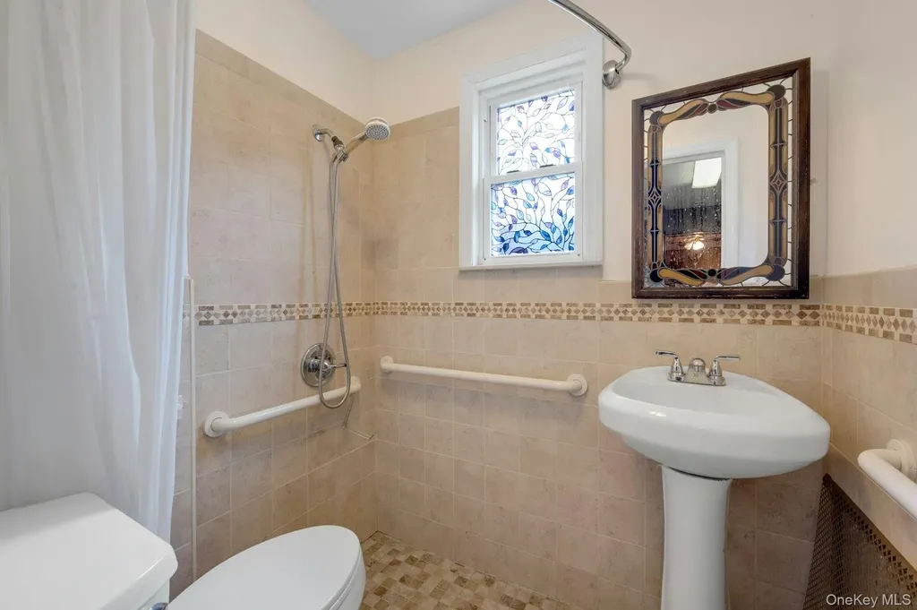 556 Ellsworth Avenue Bronx NY 10465