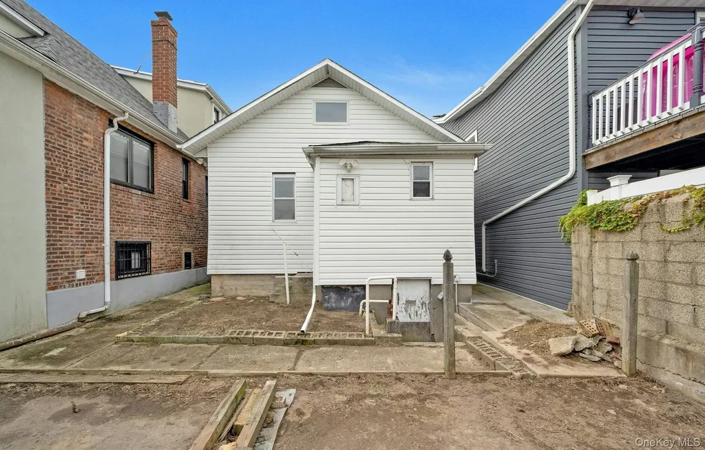 556 Ellsworth Avenue Bronx NY 10465