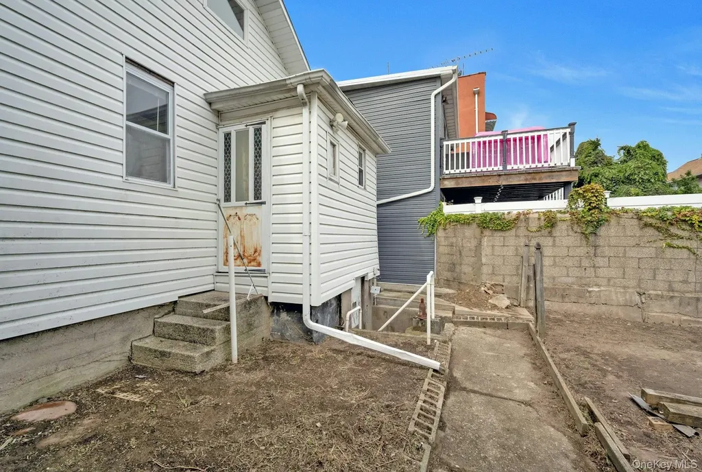 556 Ellsworth Avenue Bronx NY 10465