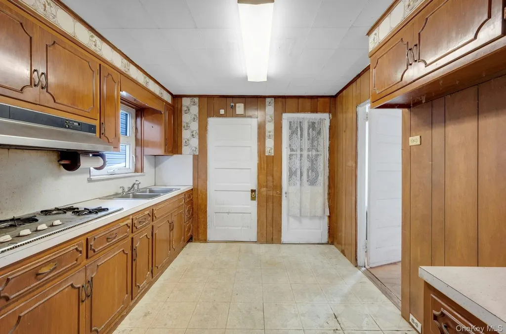 556 Ellsworth Avenue Bronx NY 10465