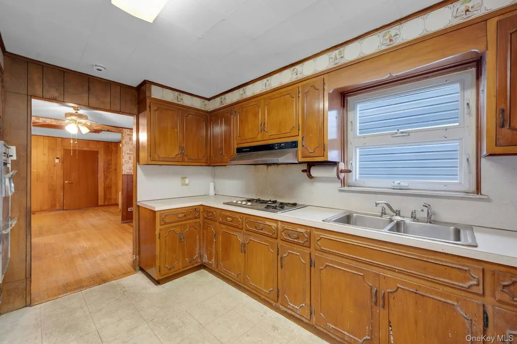 556 Ellsworth Avenue Bronx NY 10465