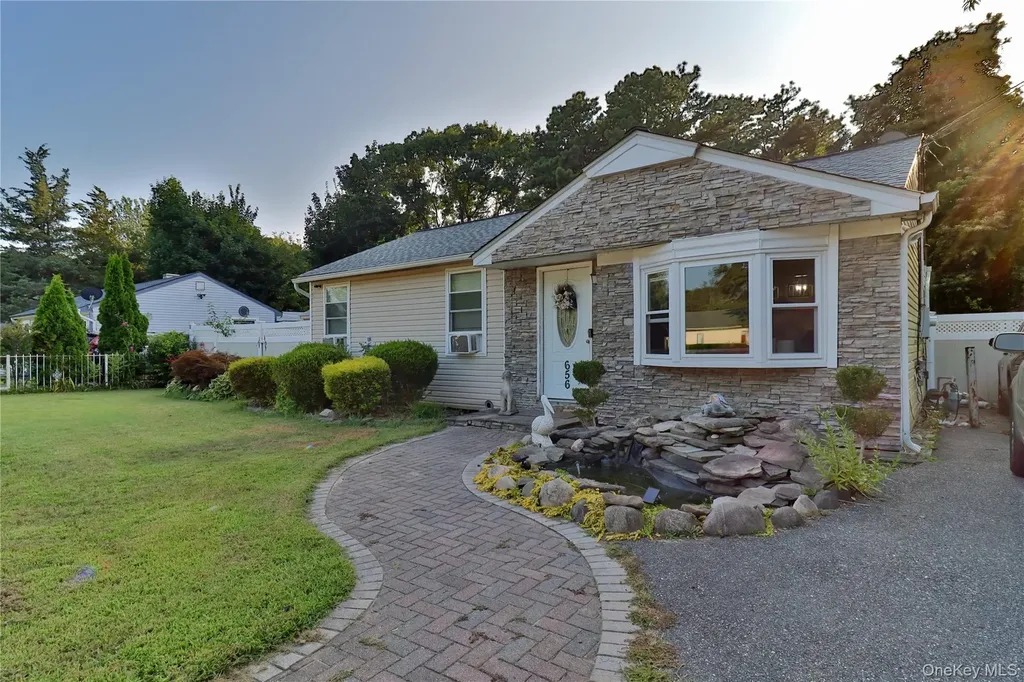 656 Scherger Avenue East Patchogue NY 11772