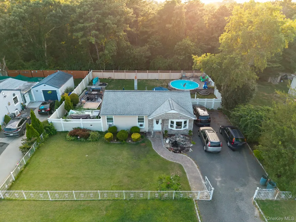 656 Scherger Avenue East Patchogue NY 11772