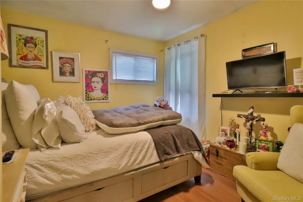 656 Scherger Avenue East Patchogue NY 11772