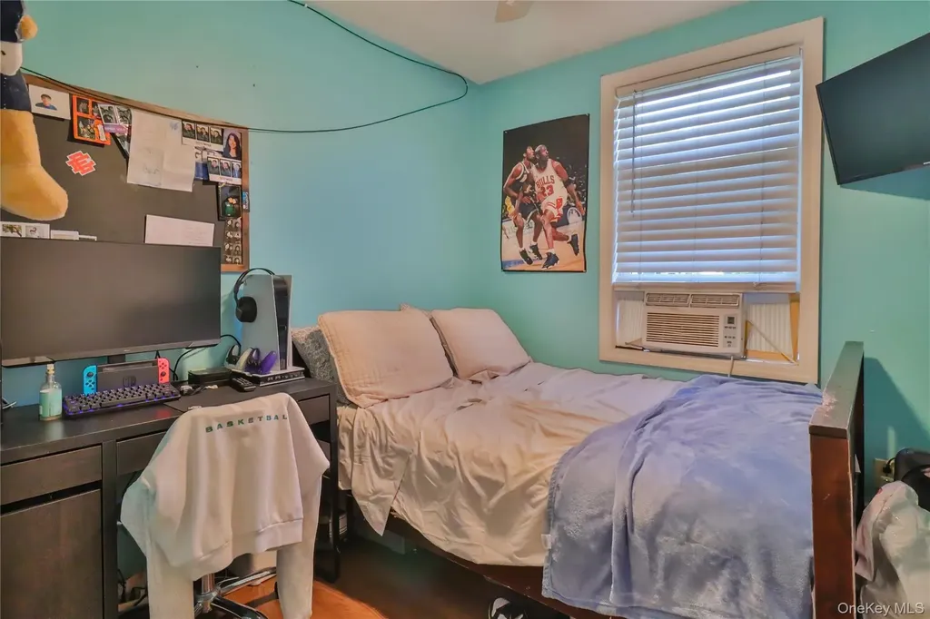 656 Scherger Avenue East Patchogue NY 11772