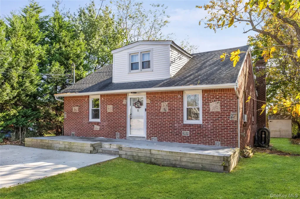 8 Edgewater Drive Mastic Beach NY 11951
