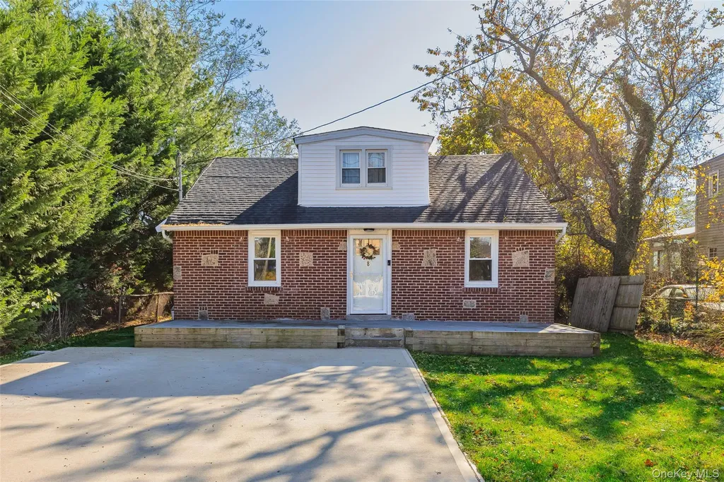 8 Edgewater Drive Mastic Beach NY 11951