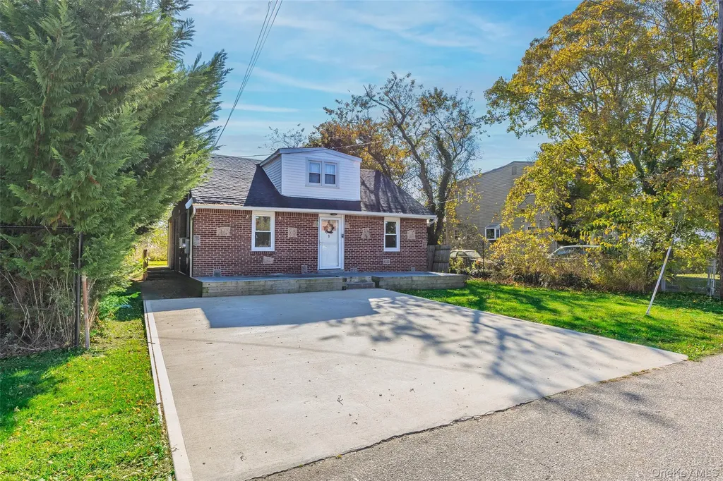 8 Edgewater Drive Mastic Beach NY 11951