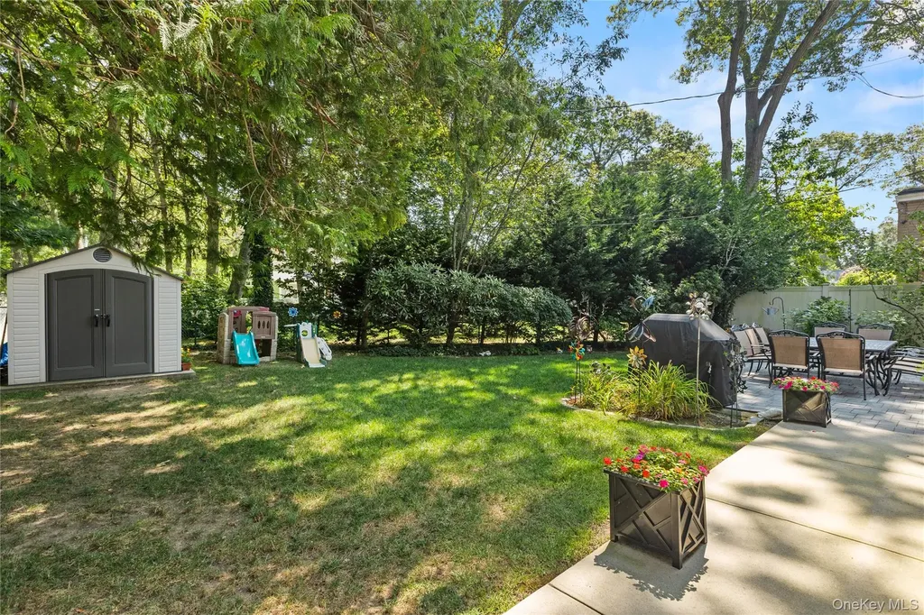 1605 Henry Road Wantagh NY 11793