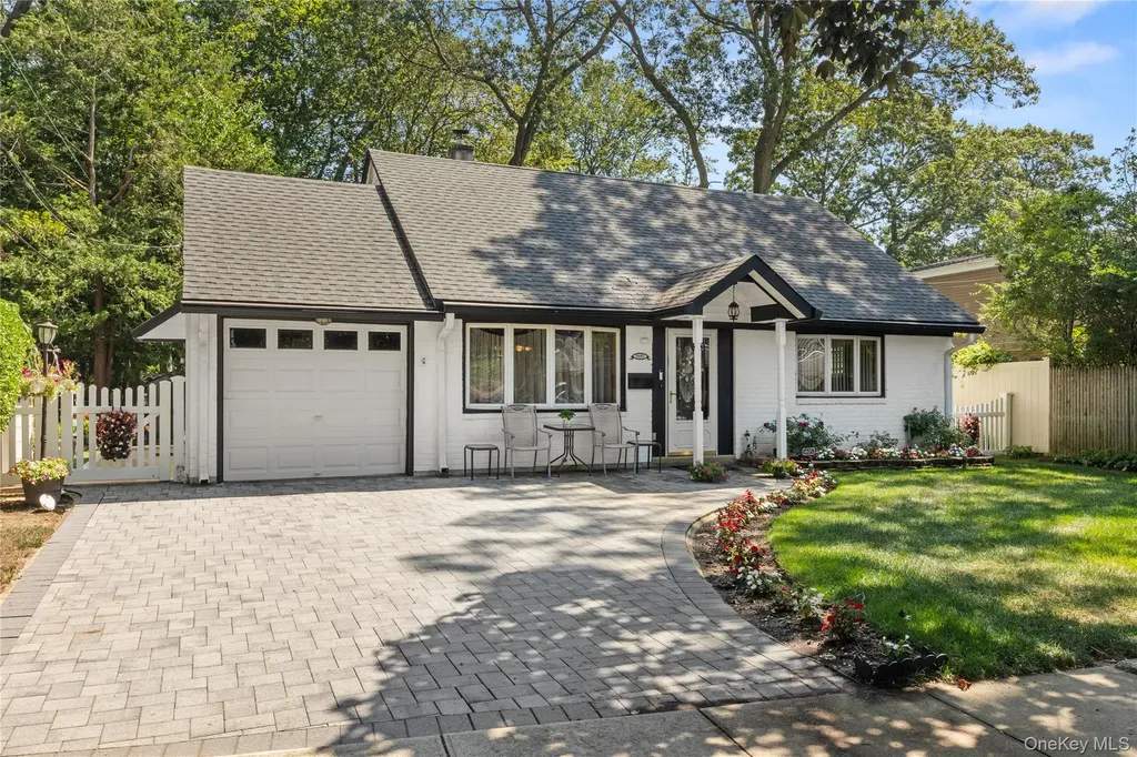 1605 Henry Road Wantagh NY 11793