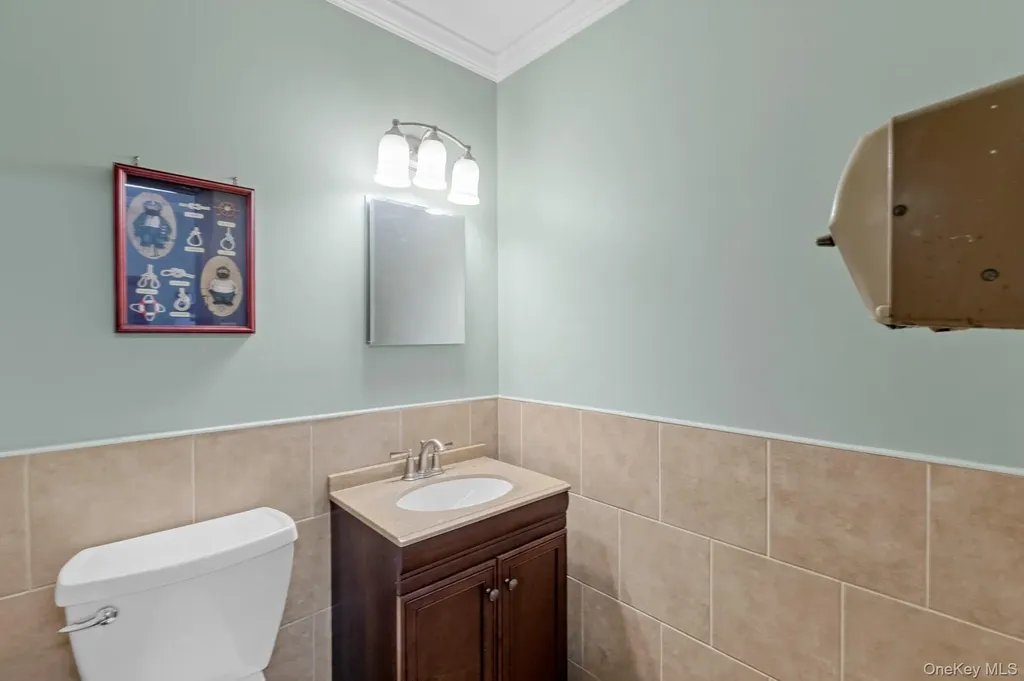 24 Cottage Avenue Bay Shore NY 11706