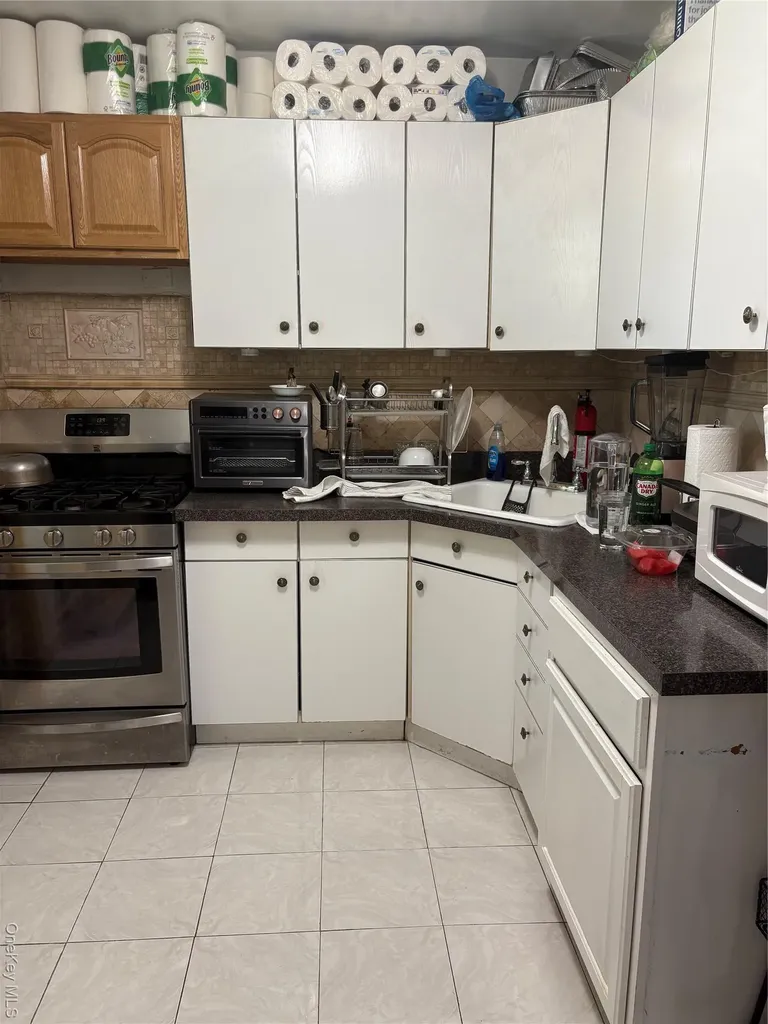 68 Hilltop Acres Yonkers NY 10704