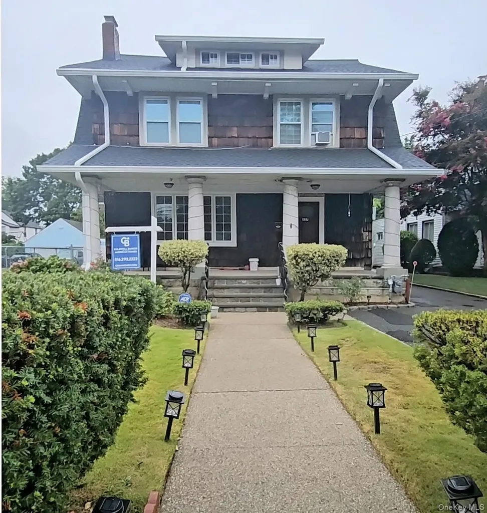 127 Hempstead Avenue Lynbrook NY 11563