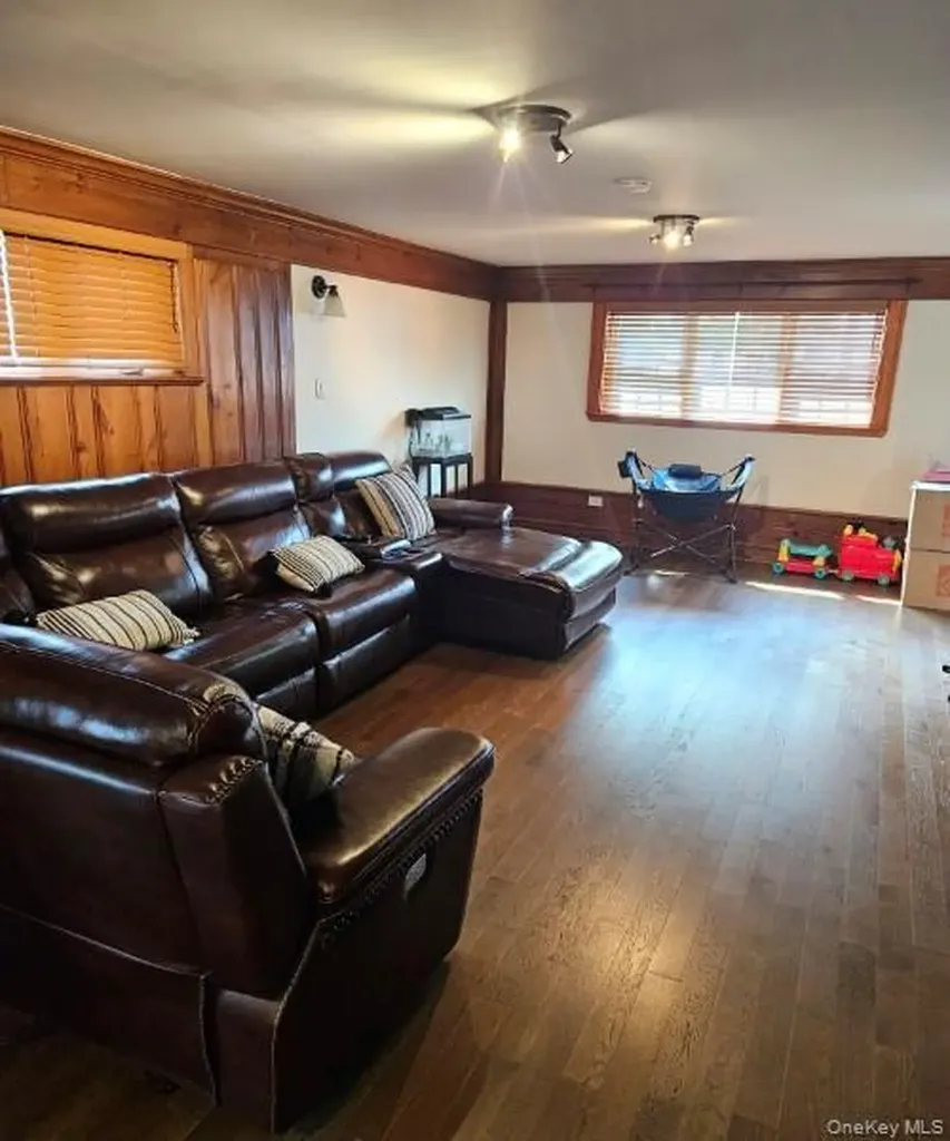 127 Hempstead Avenue Lynbrook NY 11563