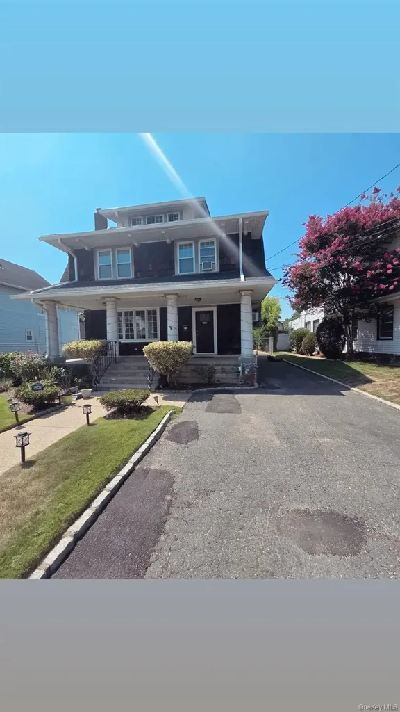 127 Hempstead Avenue Lynbrook NY 11563