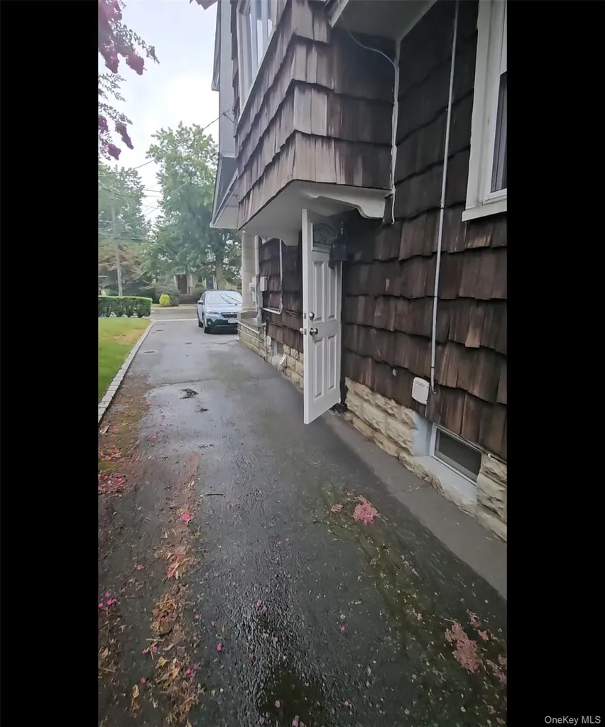 127 Hempstead Avenue Lynbrook NY 11563