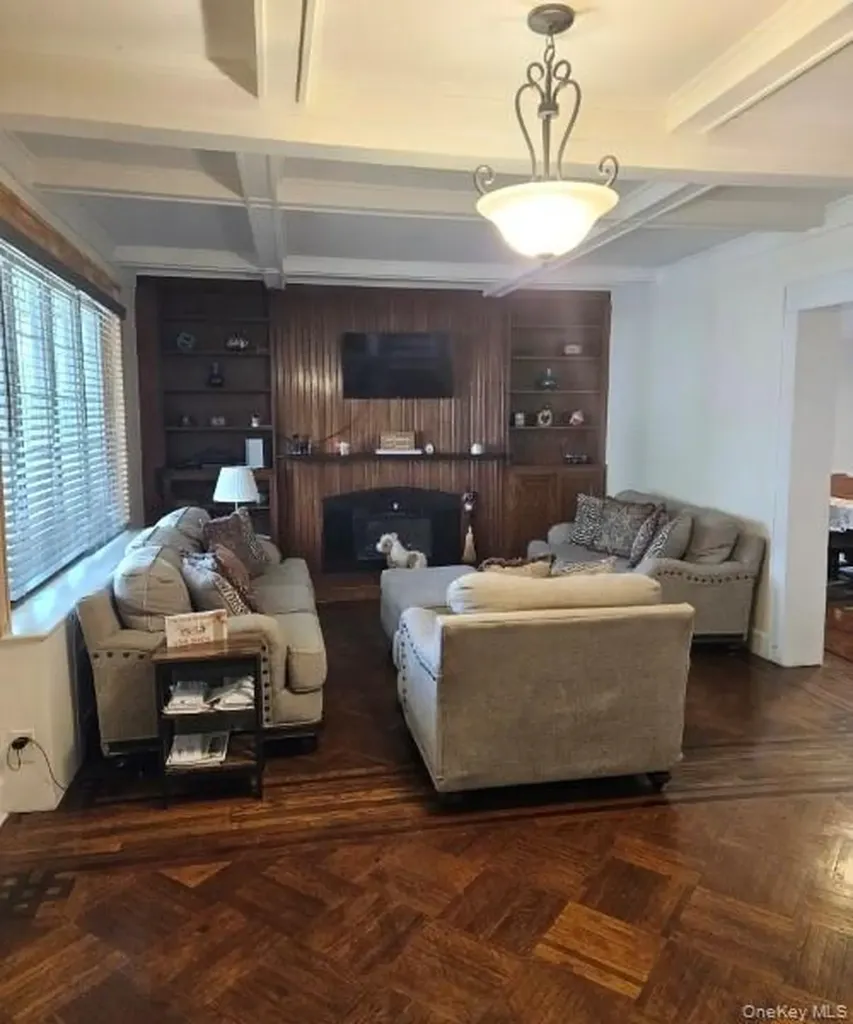 127 Hempstead Avenue Lynbrook NY 11563