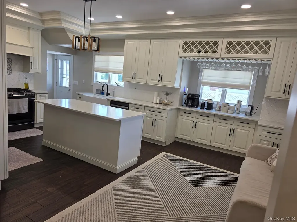 2593 Loftus Avenue Oceanside NY 11572
