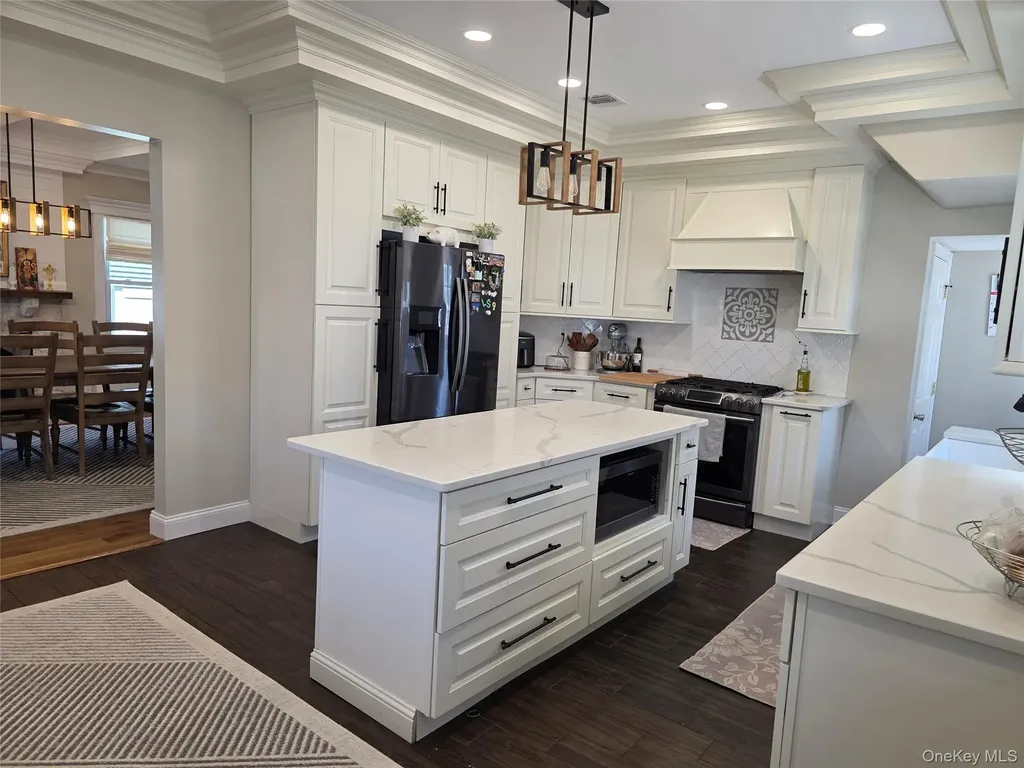 2593 Loftus Avenue Oceanside NY 11572