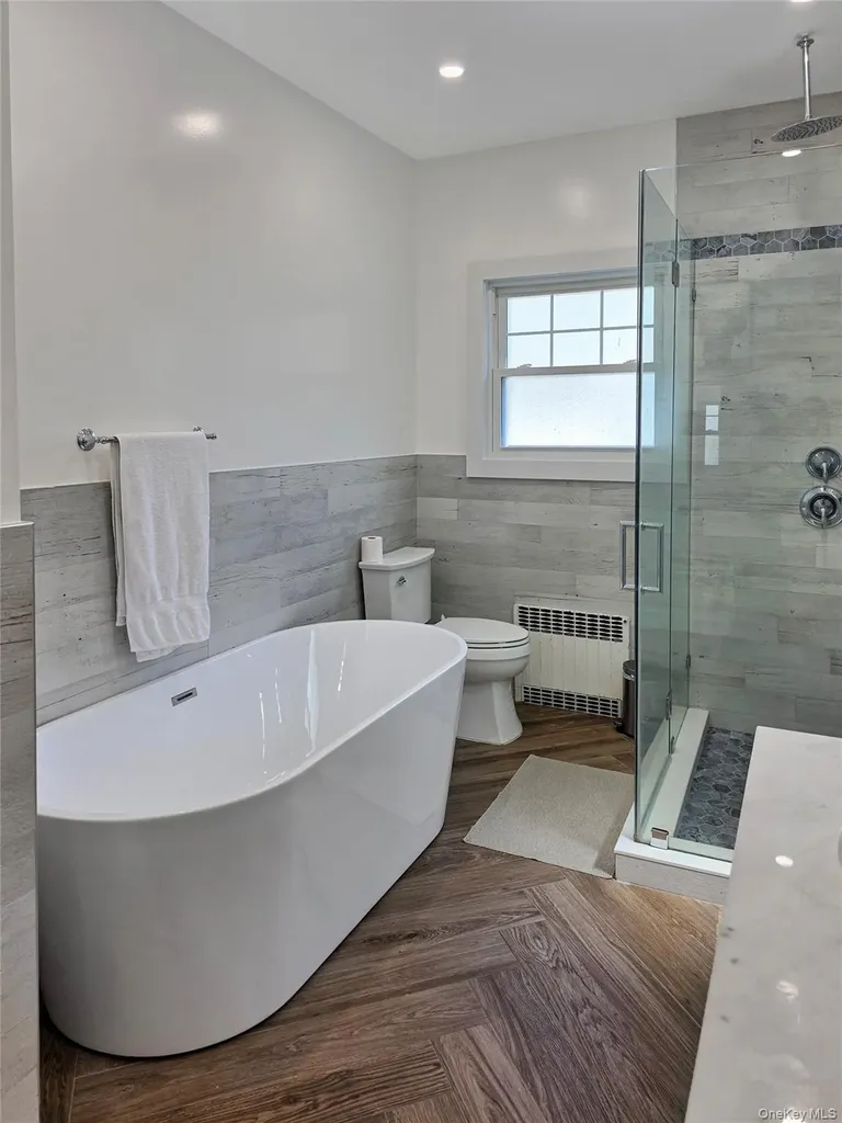 2593 Loftus Avenue Oceanside NY 11572