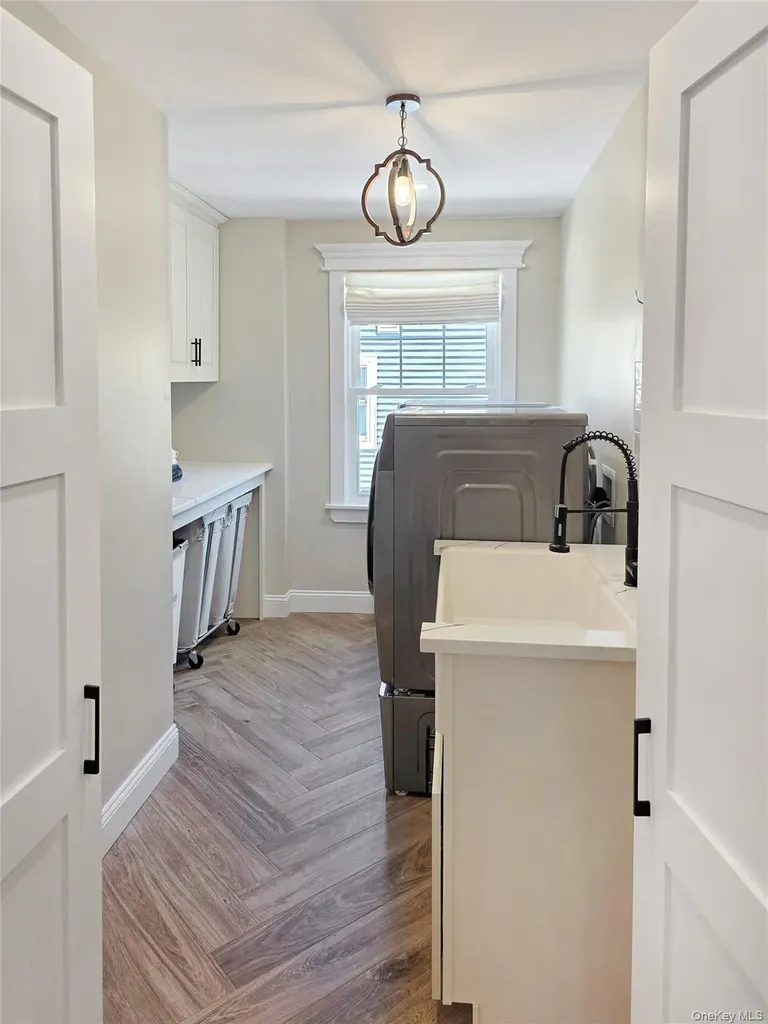 2593 Loftus Avenue Oceanside NY 11572