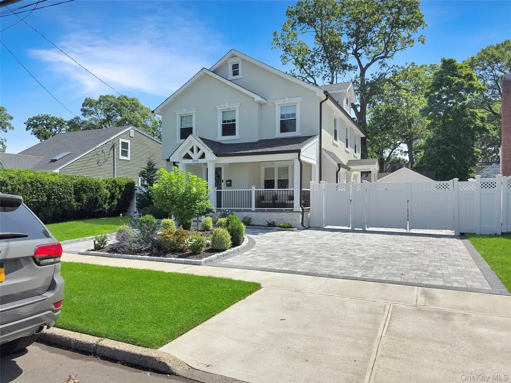 2593 Loftus Avenue Oceanside NY 11572