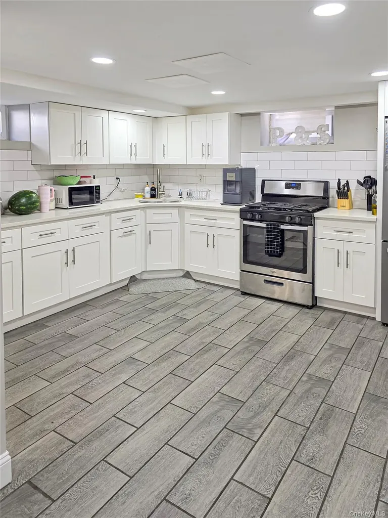 2593 Loftus Avenue Oceanside NY 11572