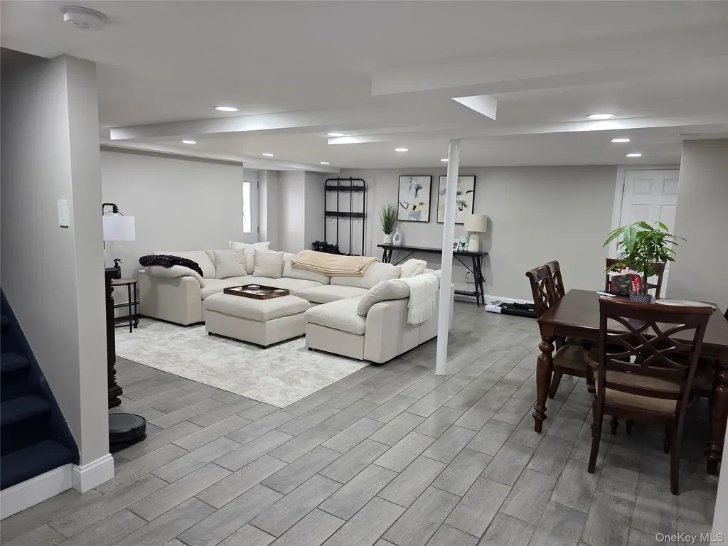 2593 Loftus Avenue Oceanside NY 11572