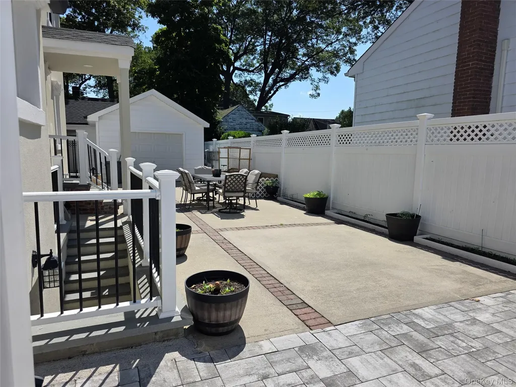 2593 Loftus Avenue Oceanside NY 11572