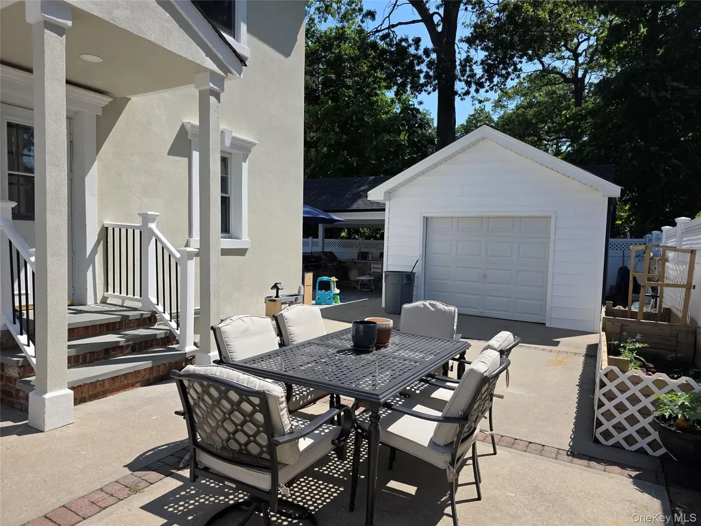 2593 Loftus Avenue Oceanside NY 11572