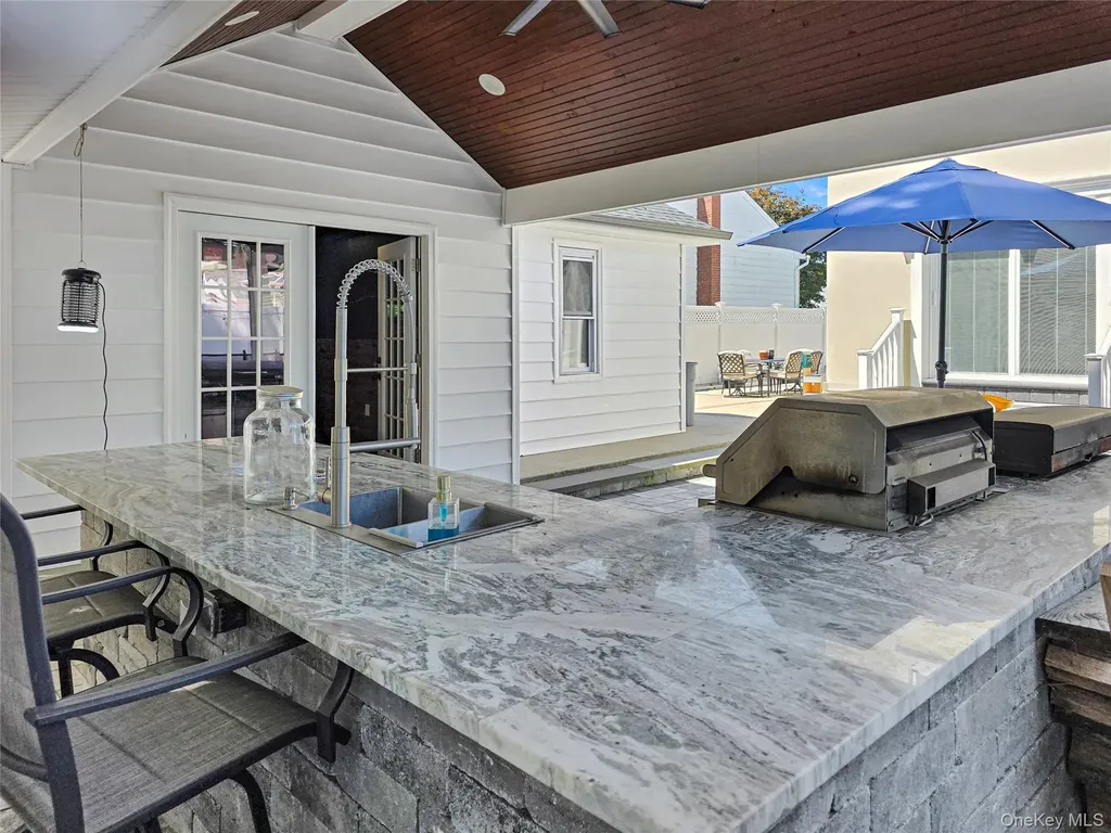 2593 Loftus Avenue Oceanside NY 11572