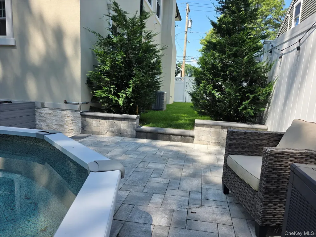 2593 Loftus Avenue Oceanside NY 11572