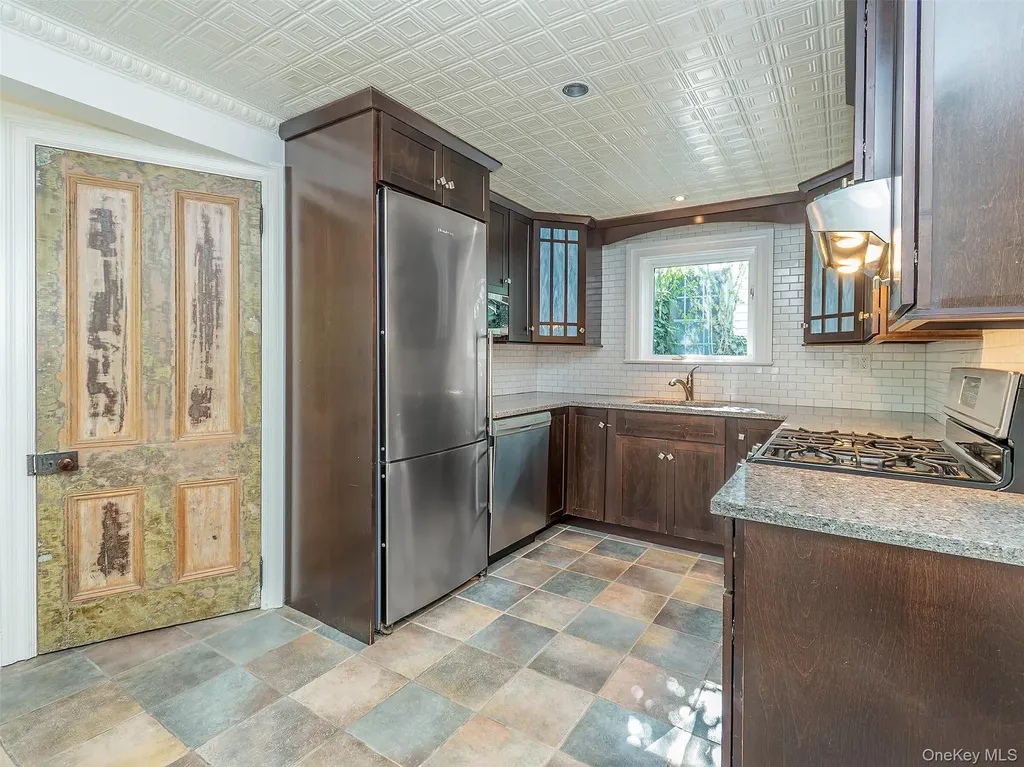 35 14th Avenue Sea Cliff NY 11579