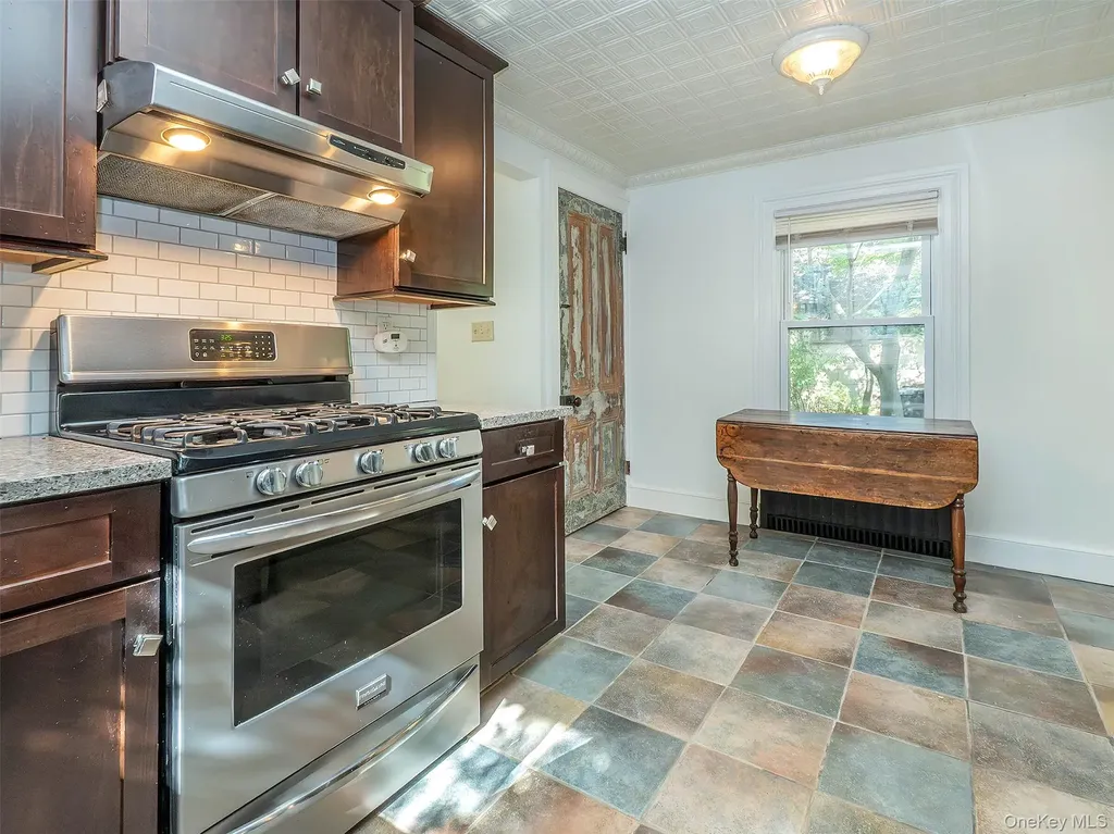 35 14th Avenue Sea Cliff NY 11579
