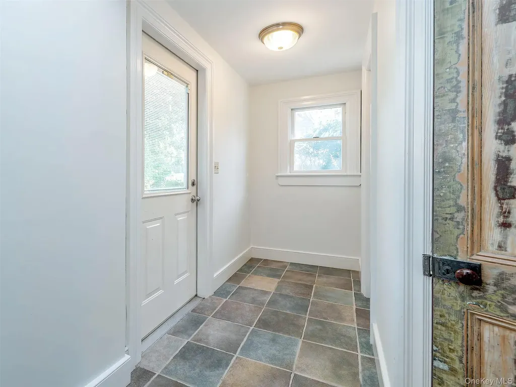 35 14th Avenue Sea Cliff NY 11579