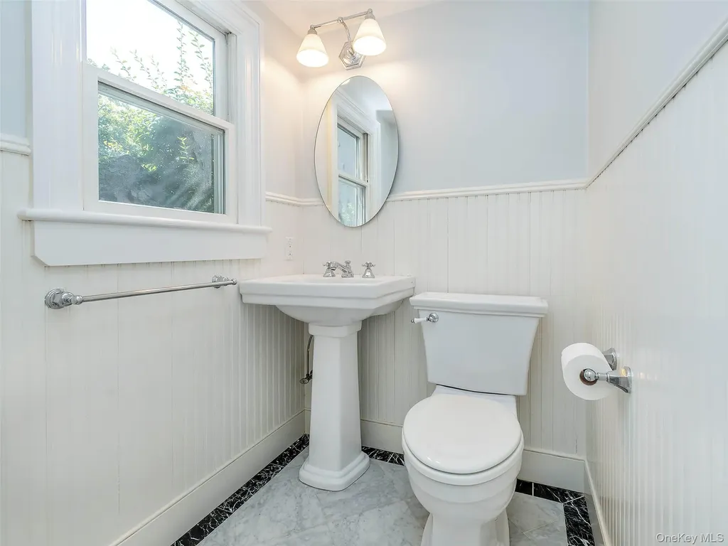 35 14th Avenue Sea Cliff NY 11579