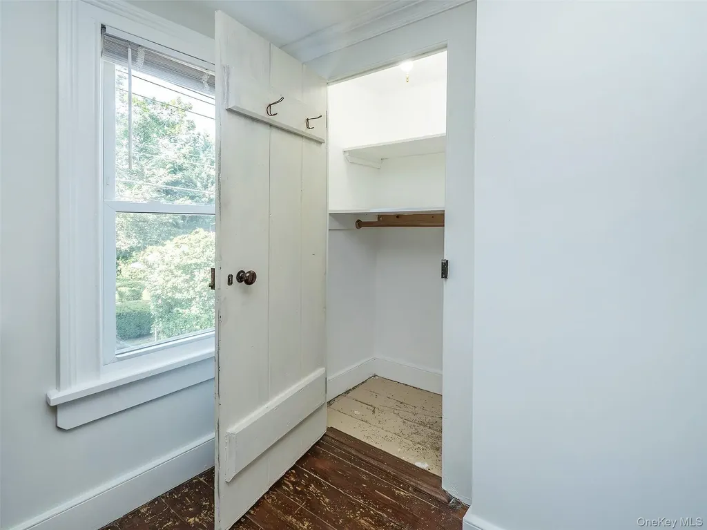 35 14th Avenue Sea Cliff NY 11579