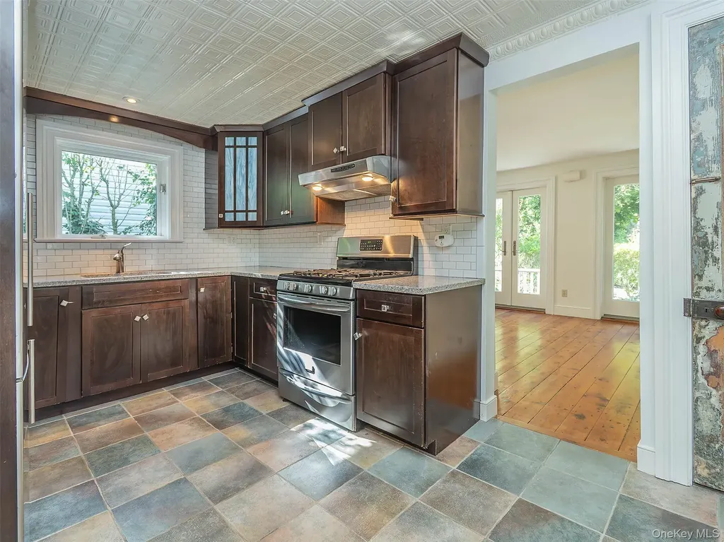 35 14th Avenue Sea Cliff NY 11579