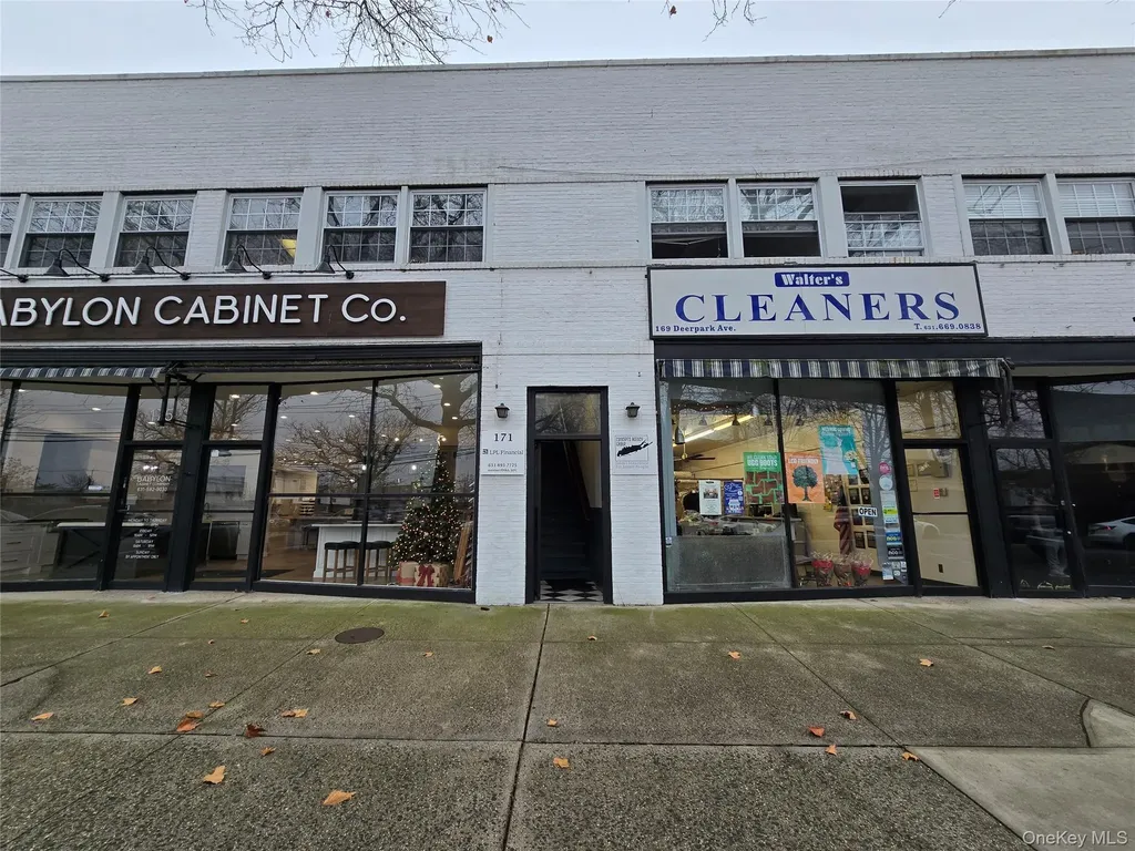 171 Deer Park Avenue Babylon NY 11702