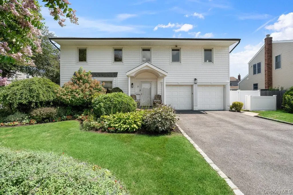 21 Carol Street Plainview NY 11803
