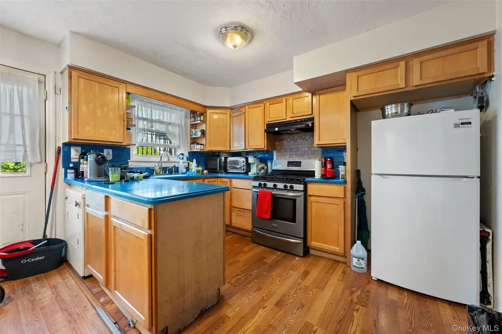 959 E 220th Street Bronx NY 10469
