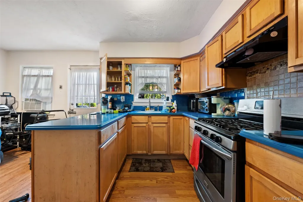 959 E 220th Street Bronx NY 10469